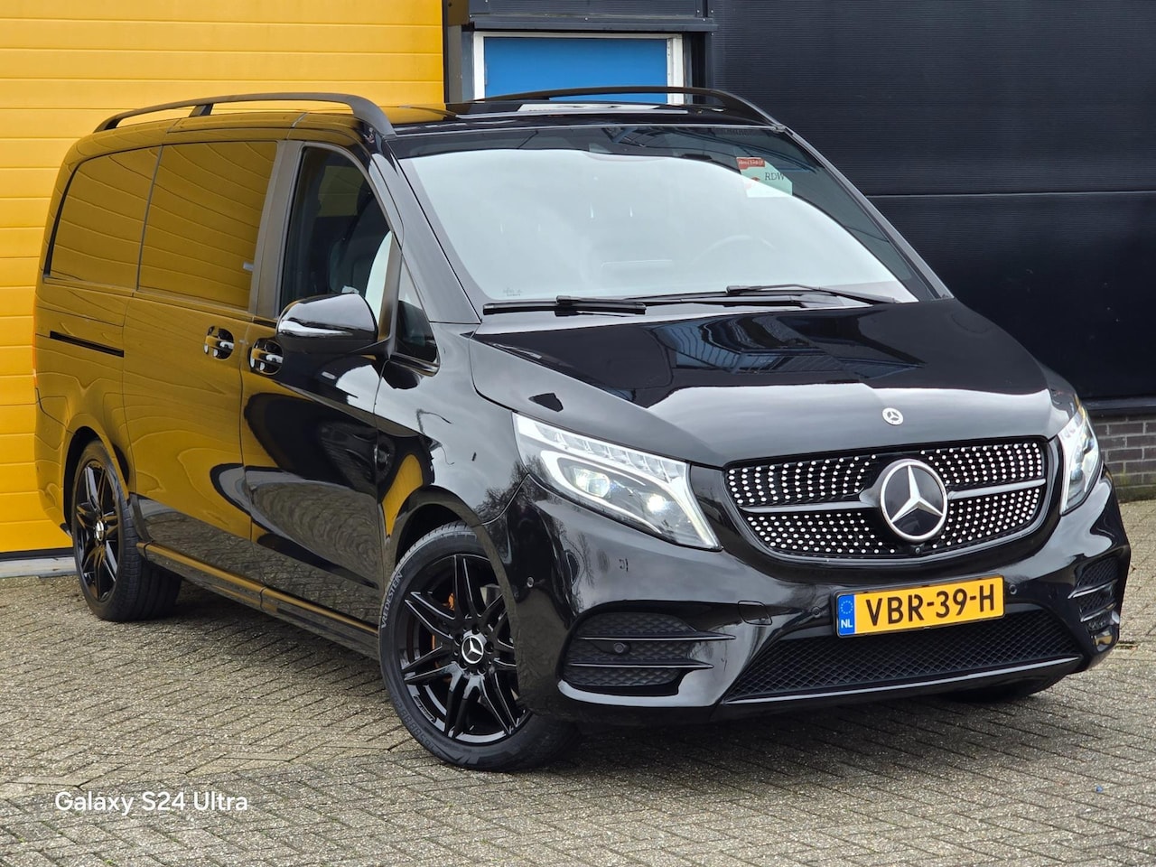 Mercedes-Benz V-klasse - 300d Lang DC AMG Edition / AUT / 2 Elek Schuifdeuren / Leder / 360 Camera / Cruise Control - AutoWereld.nl