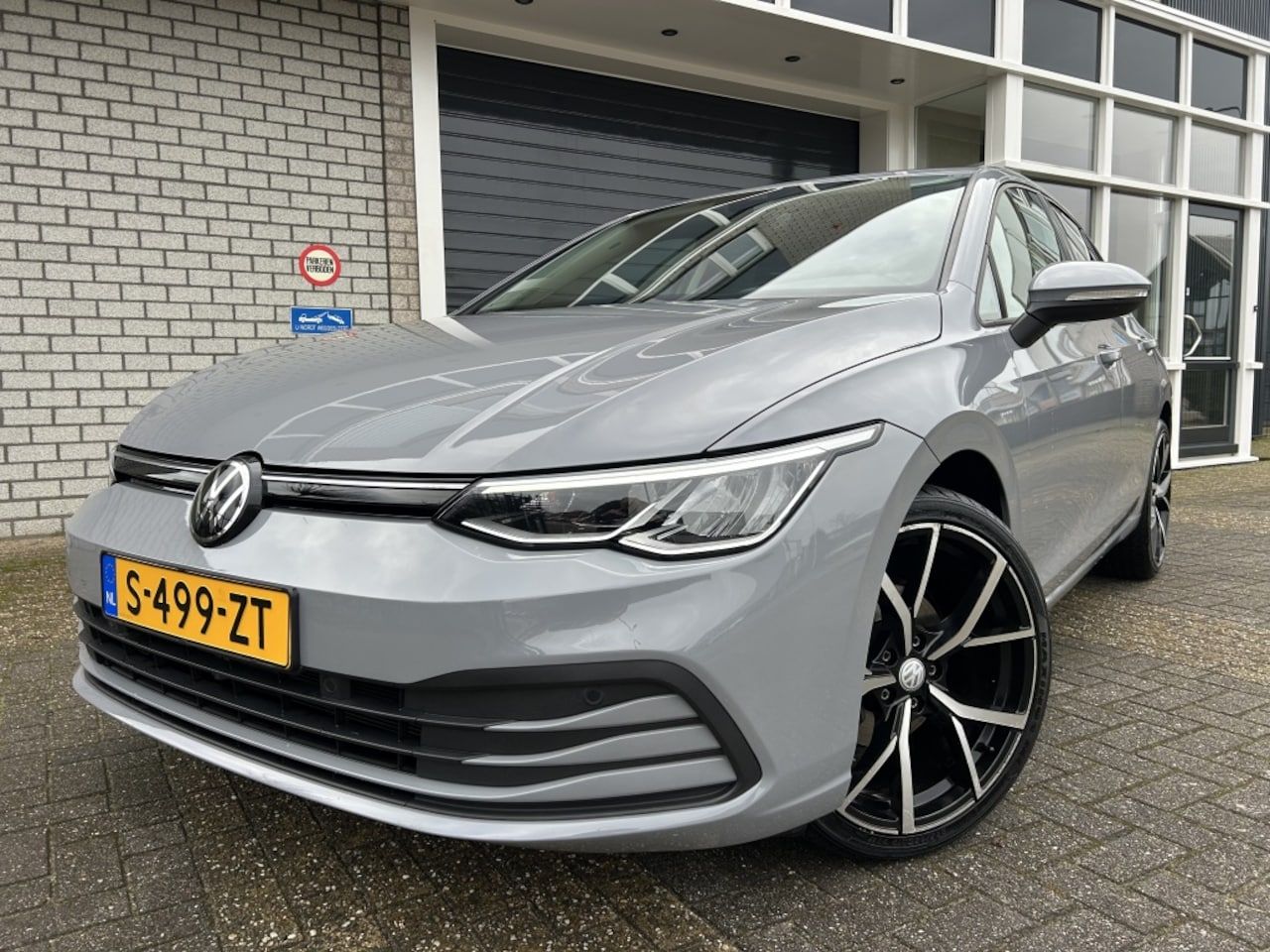 Volkswagen Golf - 1.0 TSI NardoGrey Bomvol! NIEUWSTAAT! NAP - AutoWereld.nl