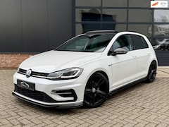 Volkswagen Golf - 1.5 TSI Highline R-Line 150pk Pano/Virtual/Keyless/Nieuwstaat