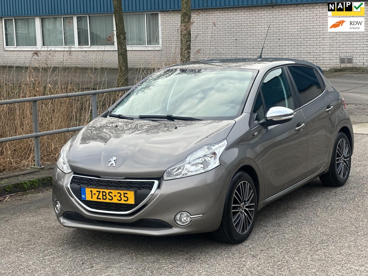 Peugeot 208 - 1.2 e-VTi Style!2015!Automaat!PDC!Navi!LM.velgen! - AutoWereld.nl