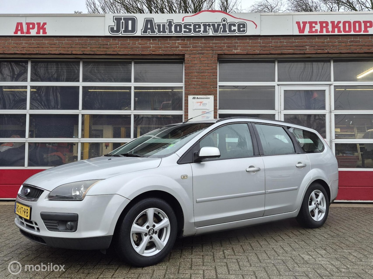 Ford Focus Wagon - 1.6 Futura |Cruise|Stoelverw.|Parkeersensor - AutoWereld.nl