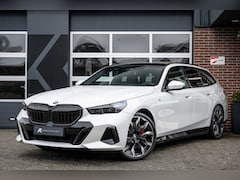 BMW 5-serie Touring - 520i M Sport Pro | Panorama | Bowers & Wilkins | Head-Up | 360° | 21 Inch | Trekhaak | Ico