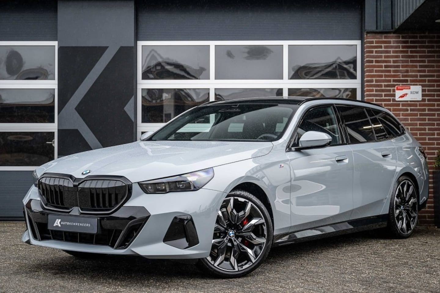 BMW 5-serie Touring - 520i M Sport Pro | Panorama | Bowers & Wilkins | Head-Up | 360° | 21 Inch | Trekhaak | Ico - AutoWereld.nl