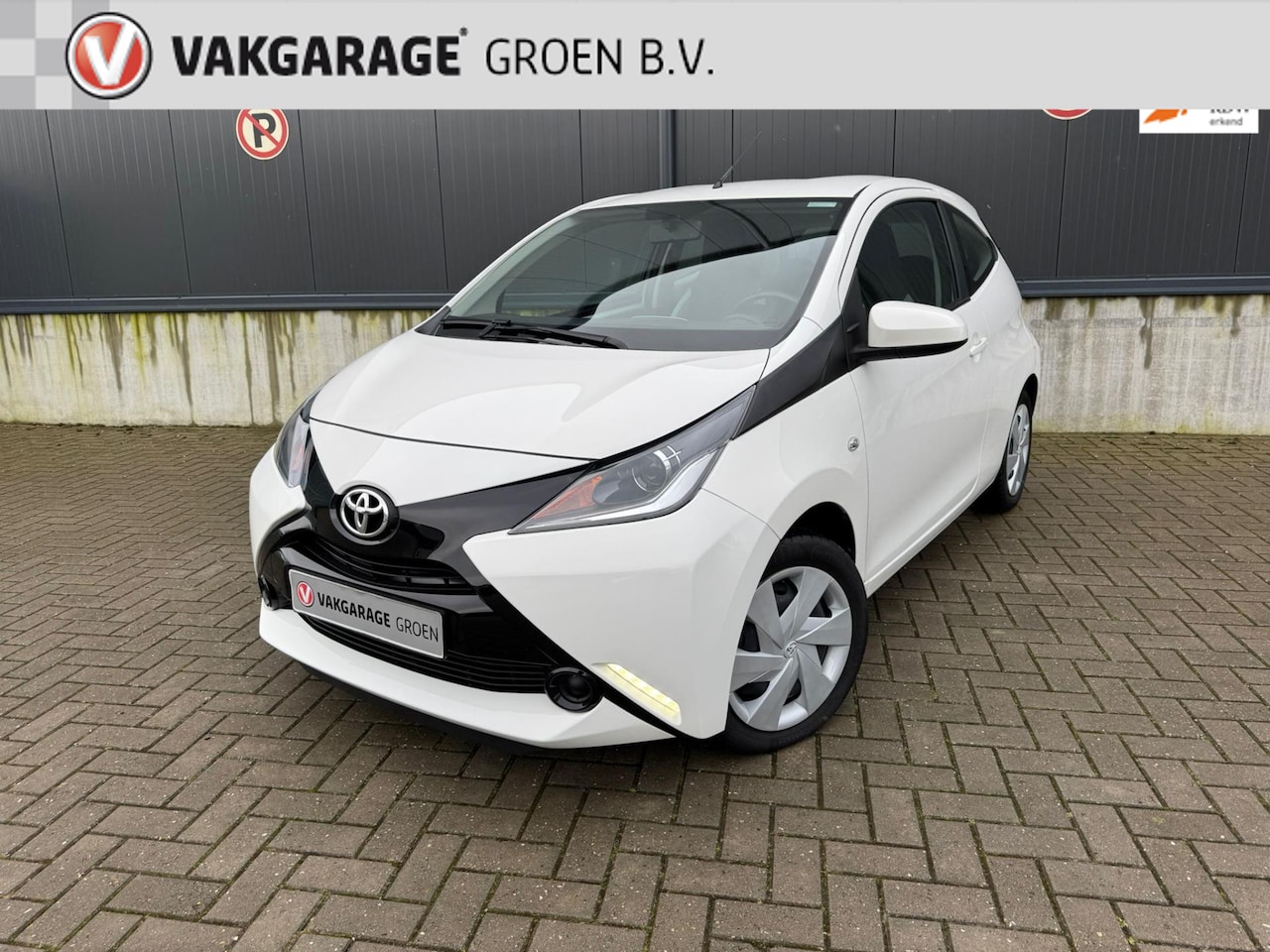 Toyota Aygo - 1.0 VVT- ix-Play / Carplay / Camera / airco 19.000km ! - AutoWereld.nl