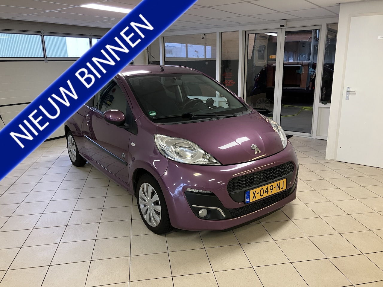 Peugeot 107 - 1.0 12V ENVY | Airco | LED | Paars Metallic - AutoWereld.nl