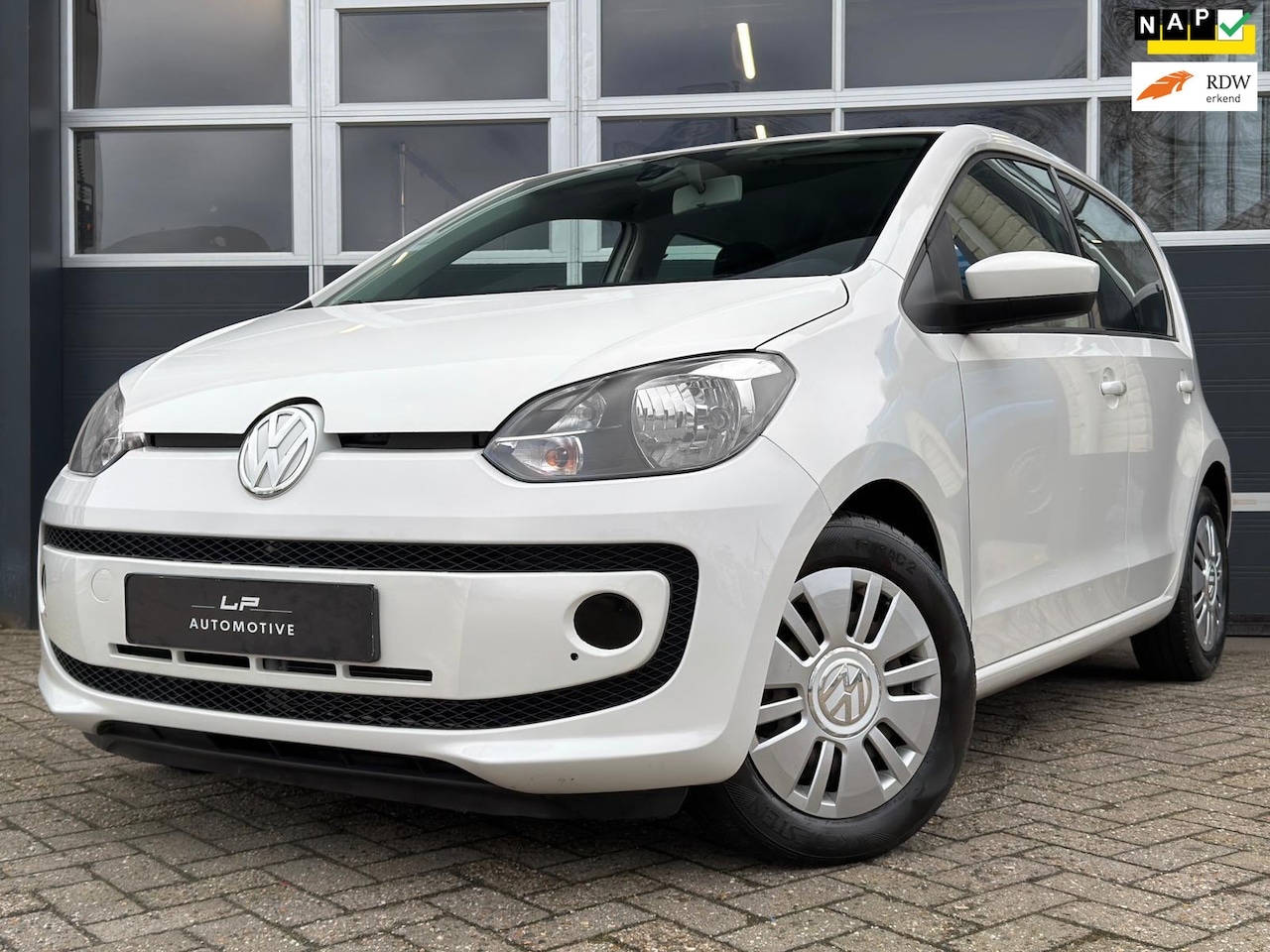 Volkswagen Up! - 1.0 move up! BlueMotion / Airco / 5-drs / NL-auto / Lage km - AutoWereld.nl