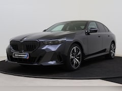 BMW 5-serie - 530e M Sport Automaat / Panoramadak / Trekhaak / Bowers & Wilkins / Stoelventilatie / Comf