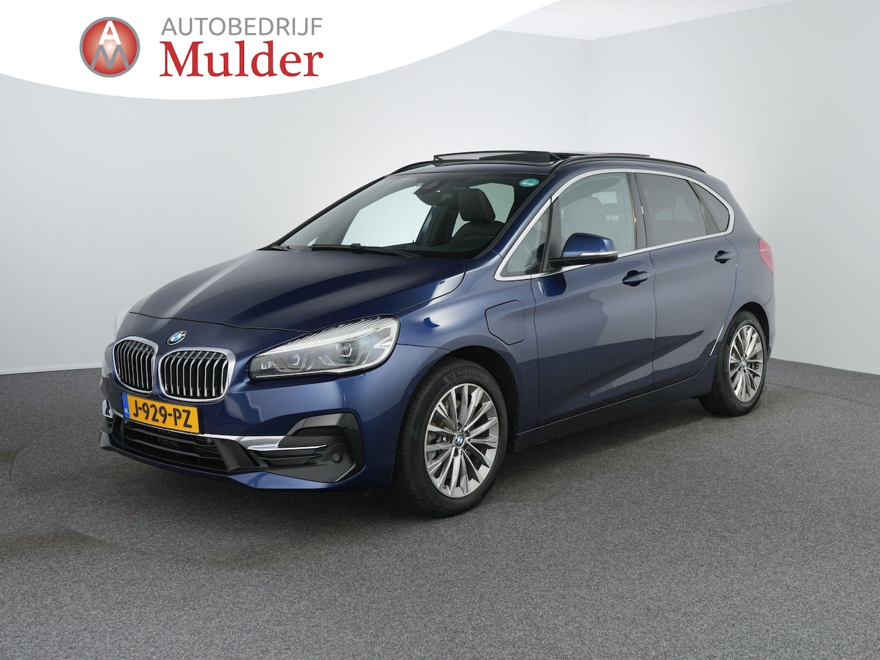 BMW 2-serie Active Tourer - 225xe iPerformance High Executive | Pano | Leer | Trekhaak | Camera | Keyless - AutoWereld.nl