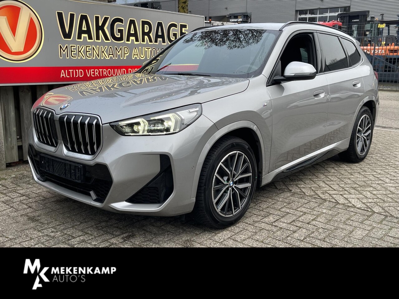 BMW X1 - sDrive18i M Sport Shadow Line 18"/Sportstoelen/Keyless/Alarm/Adaptief LED/Stoelverwarming/ - AutoWereld.nl