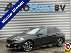 BMW 1-serie - 118i M Sport Leder Panoramadak Adaptieve Led Keyless Entry HiFi-speakersysteem Carplay Ach