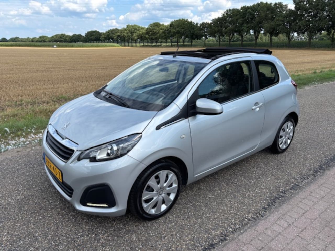 Peugeot 108 - 1.2 Puretech Roland Garros cabrio dak Top Staat !!! - AutoWereld.nl