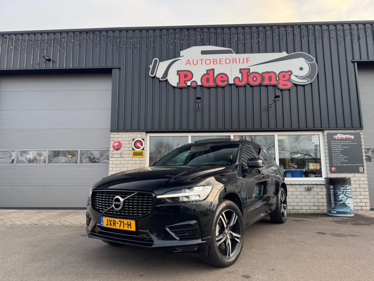 Volvo XC60 - 2.0 T6 R-Design Hybrid, Pano, Stuur/Stoelverwarming, Black Style, Trekhaak, Erg mooi! - AutoWereld.nl