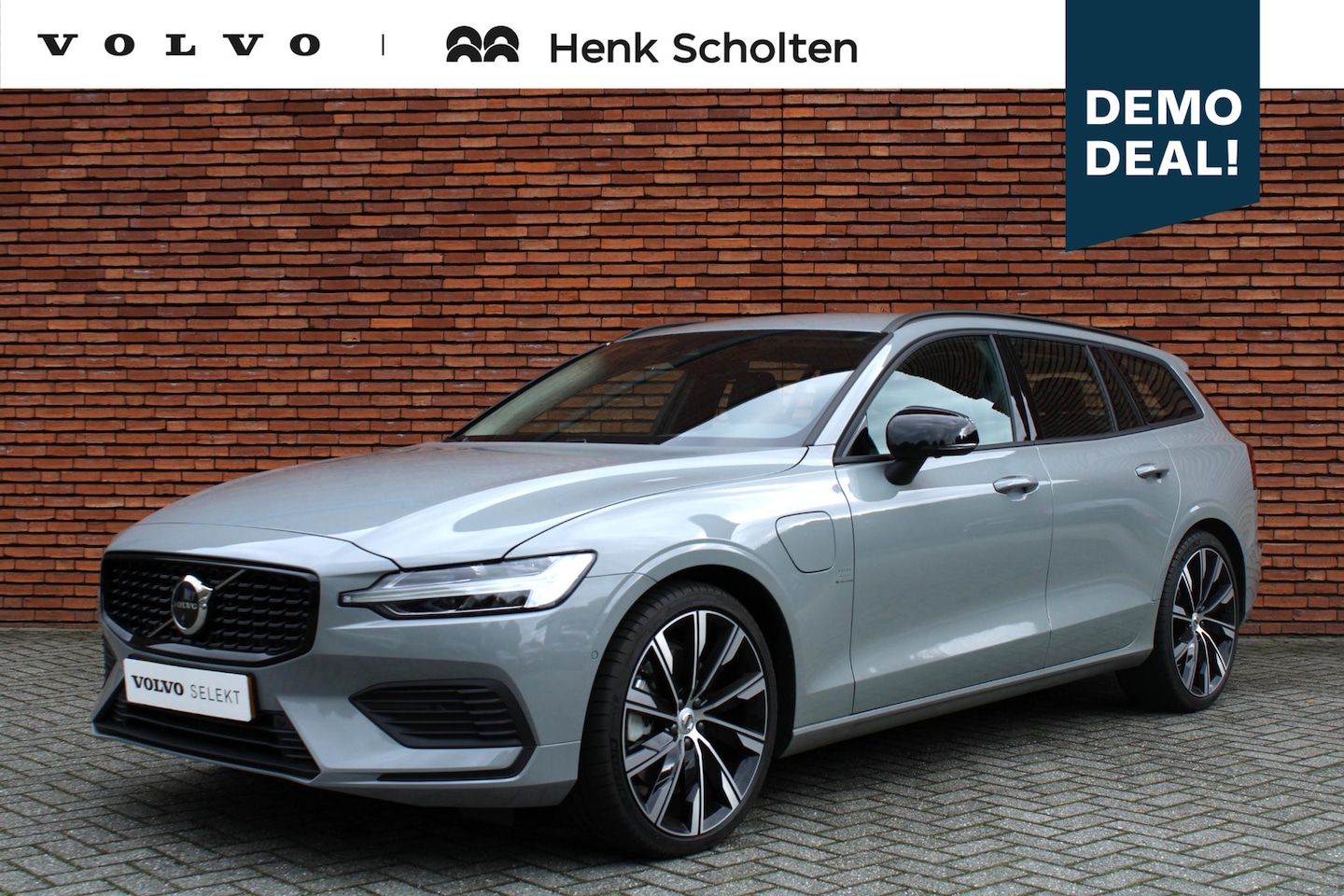 Volvo V60 - T6 Plug-in hybrid AWD Core | Verwarmbare voorstoelen | Verwarmbaar stuurwiel | Verwarmbare - AutoWereld.nl