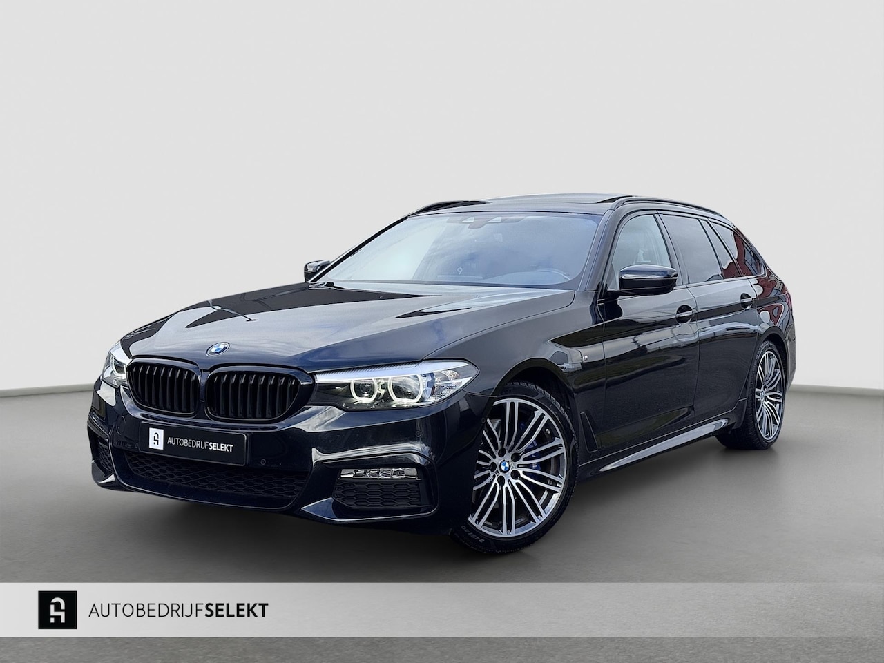 BMW 5-serie Touring - 530i xDrive M-Sport | Pano | Trekhaak | Harman Kardon | Carplay | Camera | DAB+ | 350pk | - AutoWereld.nl