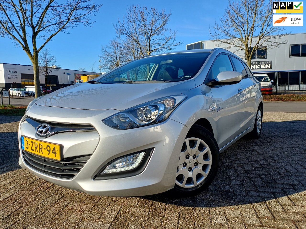 Hyundai i30 Wagon - 1.6 GDi i-Motion DEALER ONDERHOUDEN/AIRCO/PARKEERSENSOREN - AutoWereld.nl