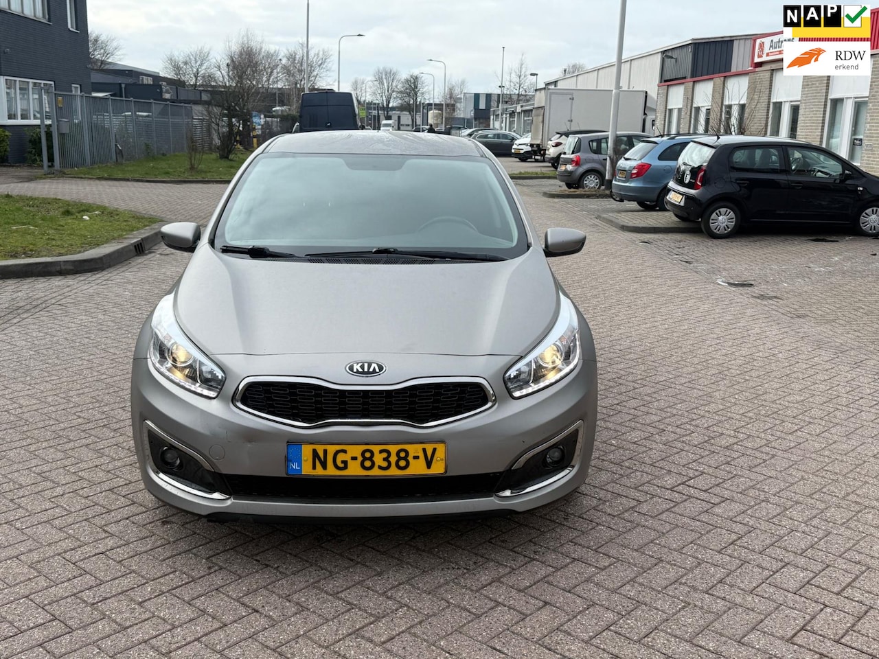 Kia Cee'd - 1.6 GDI First Edition 1.6 GDI First Edition - AutoWereld.nl