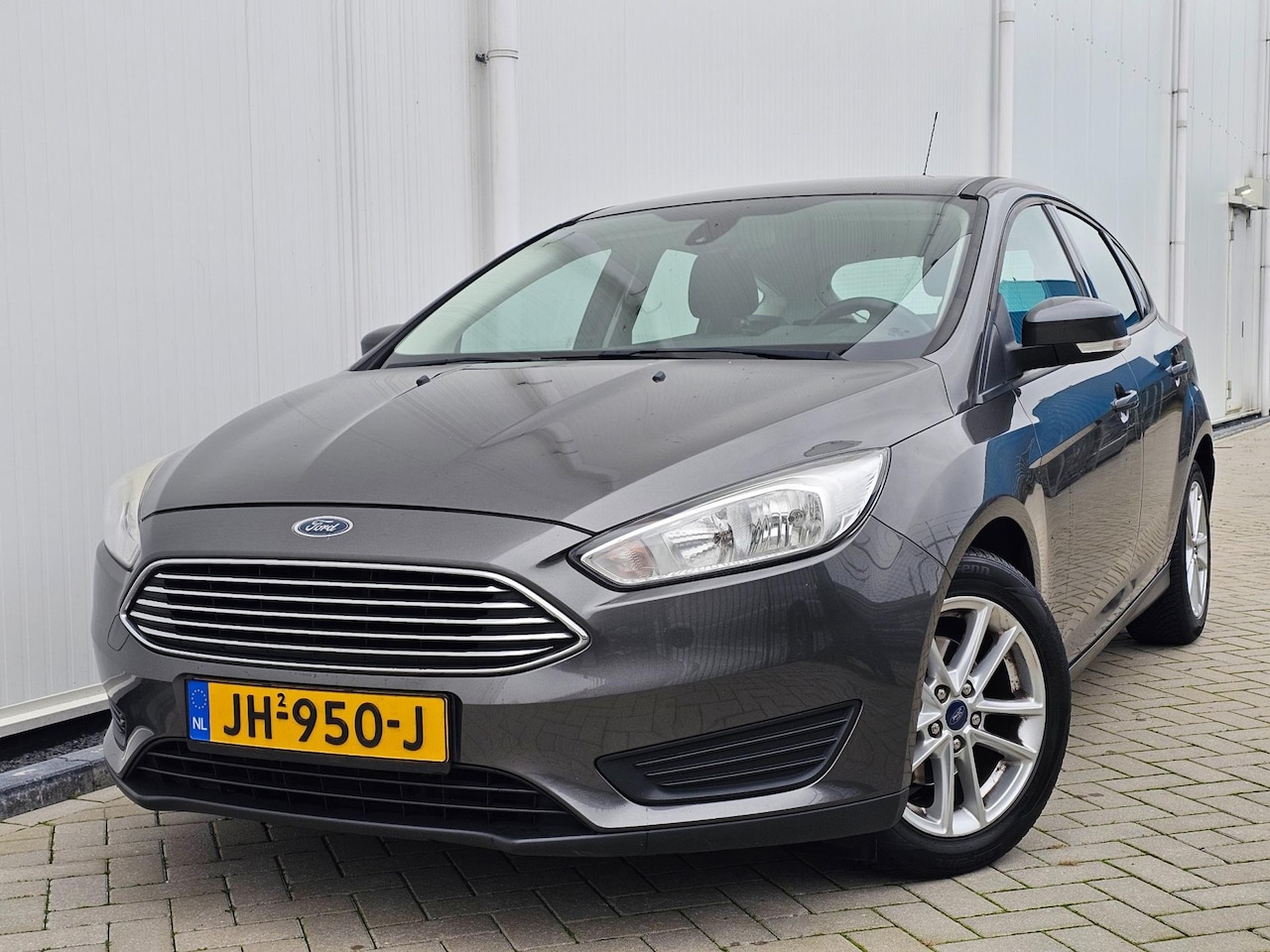 Ford Focus - 1.0 Trend Hatchback bj 2016 Navigatie Climate Controle nette auto! - AutoWereld.nl