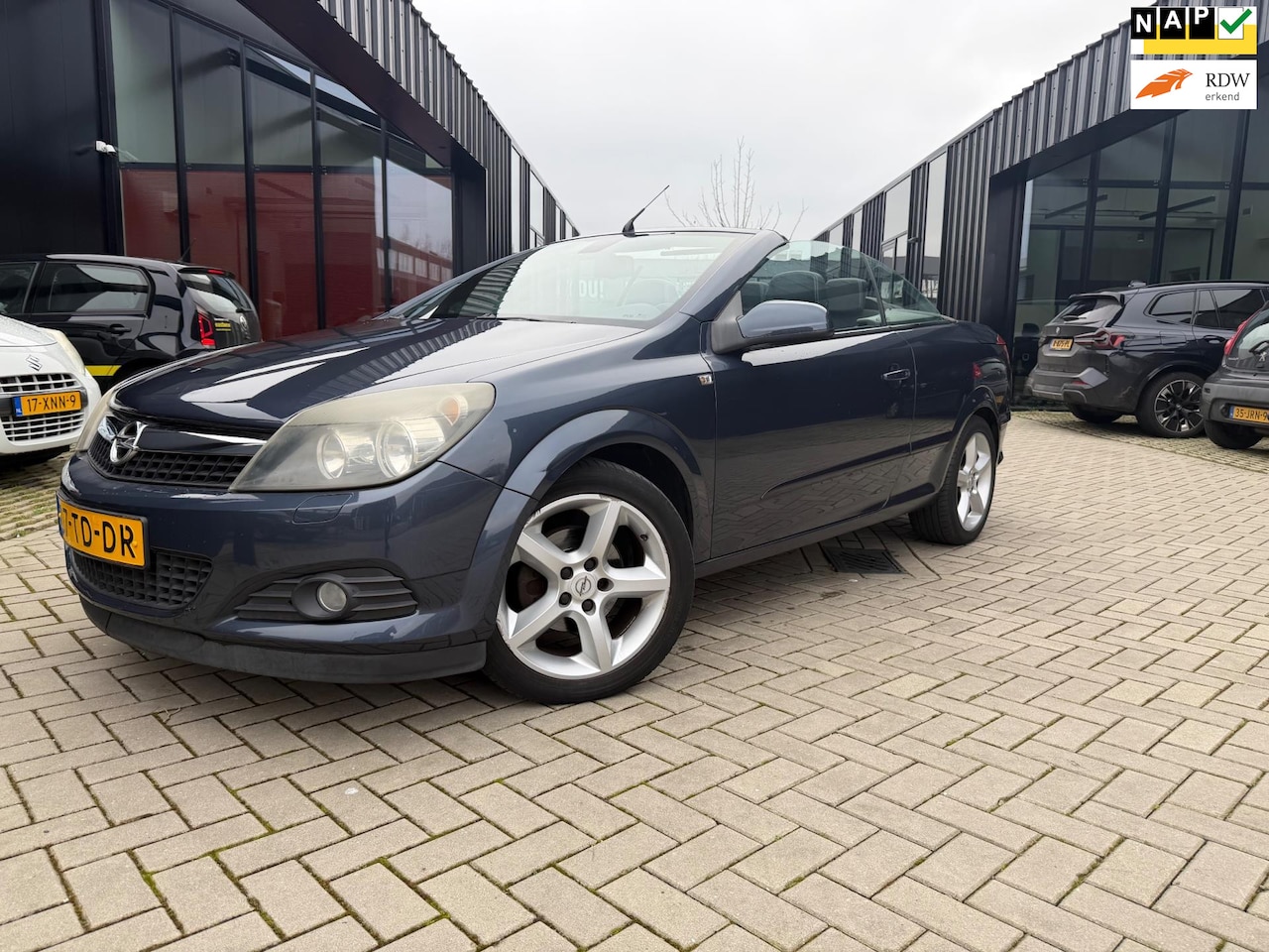 Opel Astra TwinTop - 1.6 Cosmo Airco Weinigs KMS NL Auto NAP - AutoWereld.nl