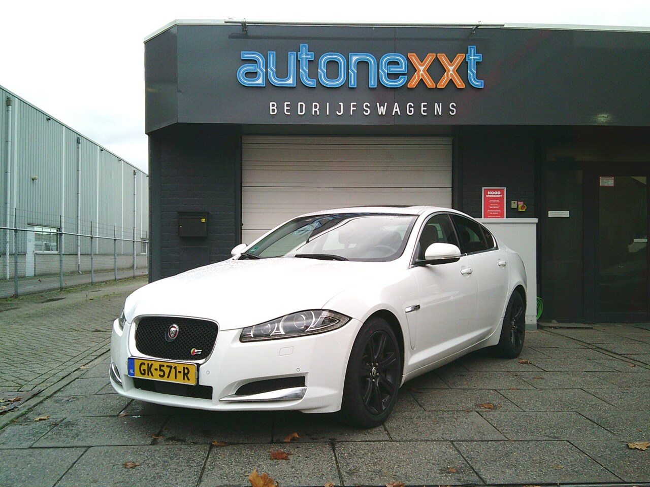 Jaguar XF - 3.0D S NIEUWE BANDEN EN APK PRACHTIGE STAAT - AutoWereld.nl