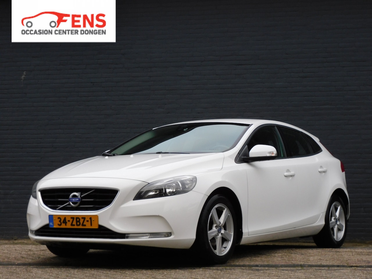 Volvo V40 - 1.6 D2 Kinetic ACHTERUITRIJCAM! NAVI! CLIMA! CRUISE! TREKHAAK! - AutoWereld.nl