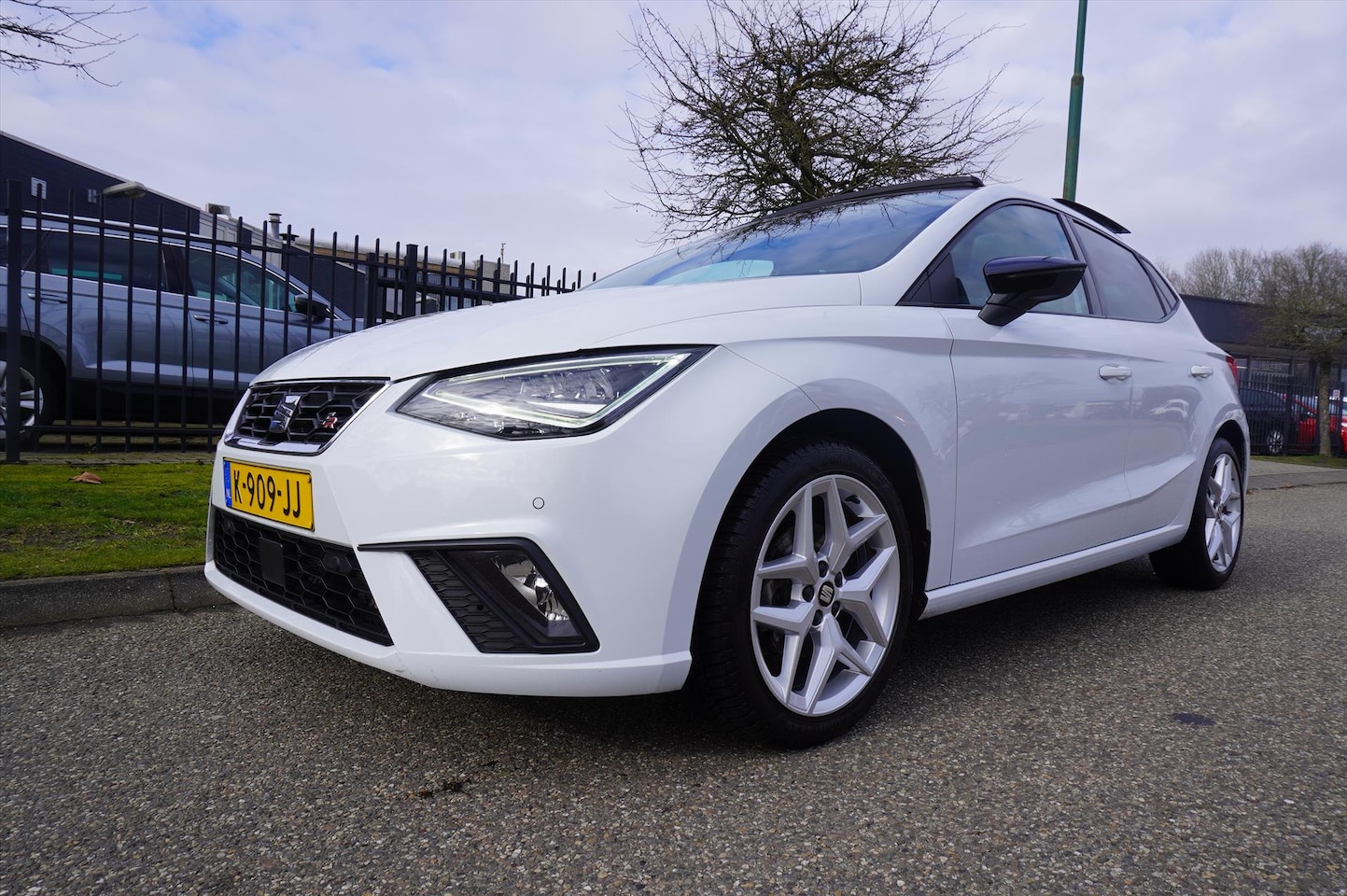 SEAT Ibiza - 1.0 TSI 110pk FR Business Intense Plus Panoramadak Apple Carplay - AutoWereld.nl