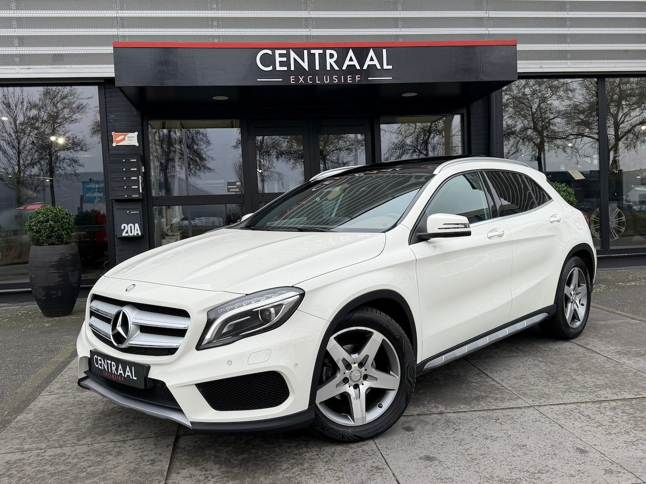 Mercedes-Benz GLA-Klasse - 200 Prestige AMG Leder|Pano|Xenon|Climaat.C. - AutoWereld.nl
