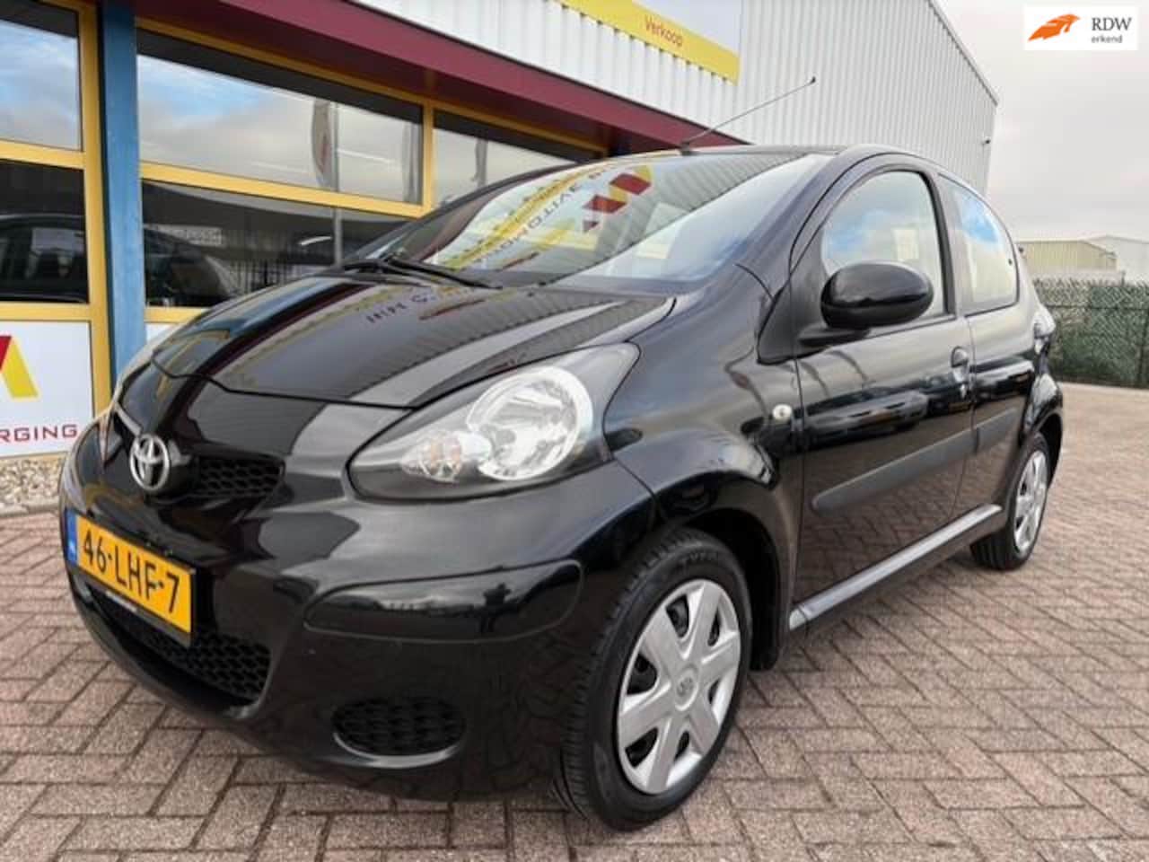 Toyota Aygo - 1.0-12V Comfort AIRCO APK T/M 17-2-2027 - AutoWereld.nl