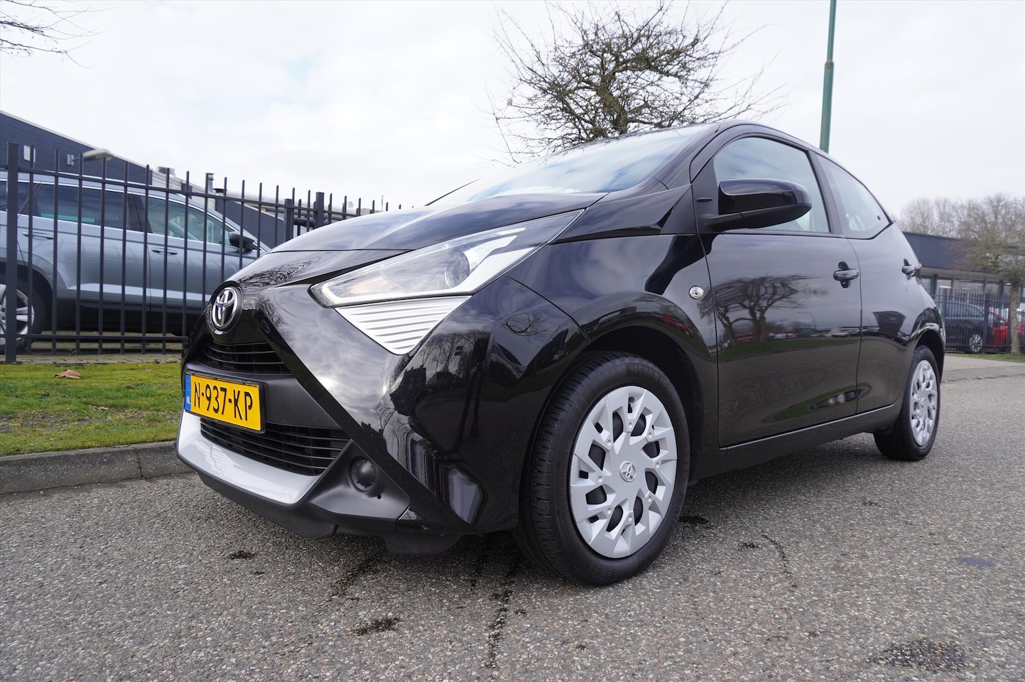 Toyota Aygo - 1.0 VVT-i 72pk 5D x-play Multi Media Parkeer Camera - AutoWereld.nl