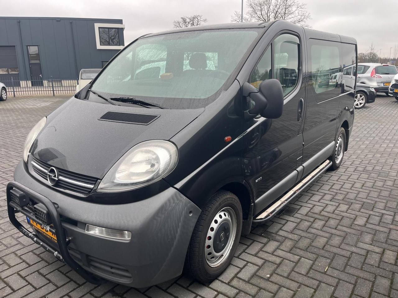 Opel Vivaro - 1.9 DI L1 Dubbelcabine zwart 2002 - AutoWereld.nl