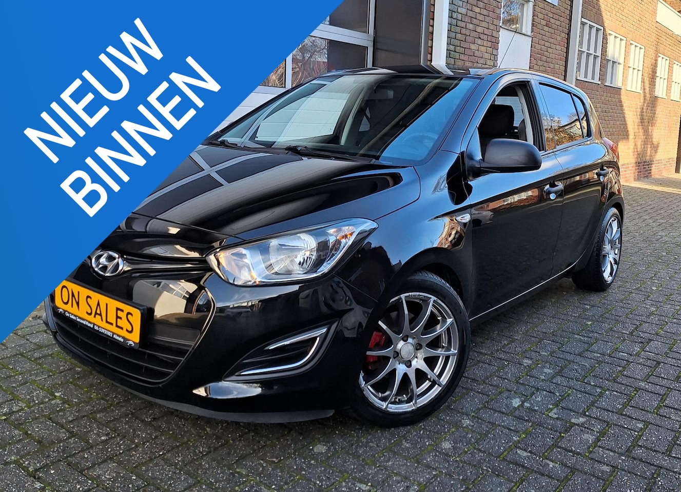 Hyundai i20 - 1.2i Business Edition 12-2014 Zwart Airco LMV 16 inch Nw Apk - AutoWereld.nl