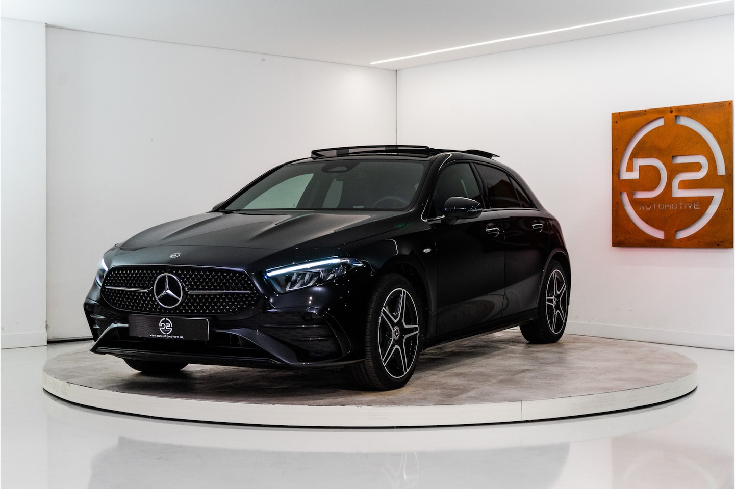Mercedes-Benz A-klasse - 250 e Premium AMG Facelift 218PK | Pano | Keyless | Sfeer | Night | Fabrieksgarantie - AutoWereld.nl