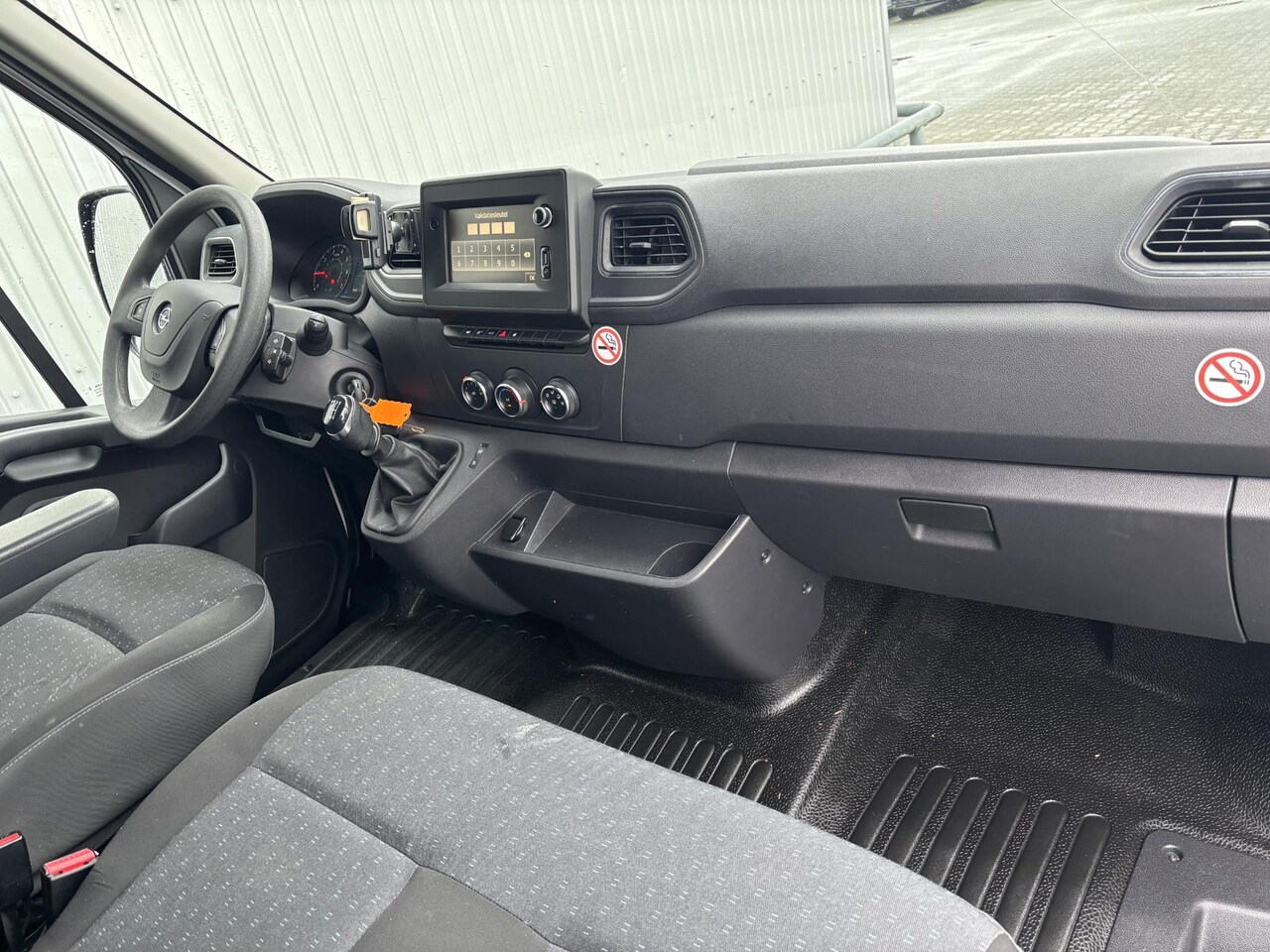 Opel Movano - 2.3 L2H2*A/C*CRUISE*HAAK*INRICHTING*OMVORMER*3PERS - AutoWereld.nl