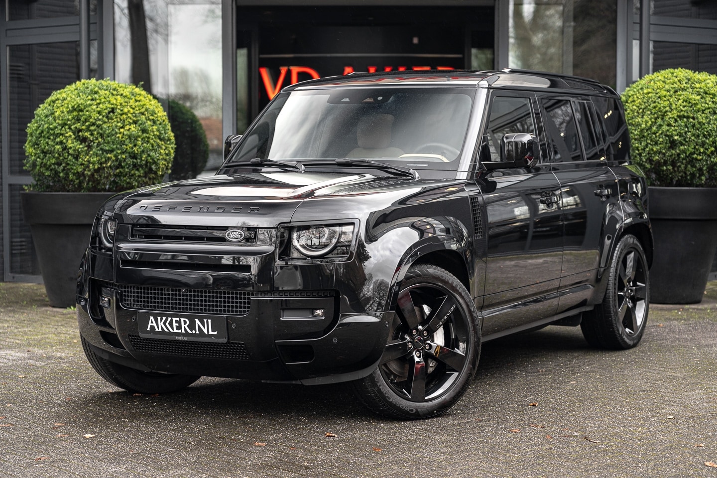 Land Rover Defender 110 - LANDROVER P300e X-Dynamic HSE Facelift model I Black Pack | Head-up | 360° Cam. | 22 Inch - AutoWereld.nl