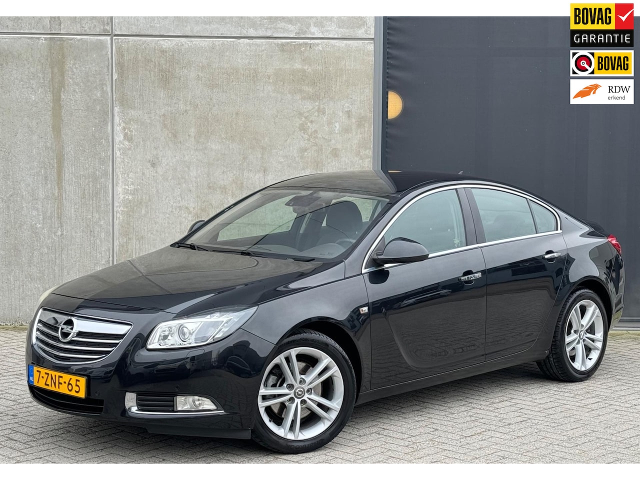 Opel Insignia - 1.6 T Cosmo 180PK 2010 Zwart VOL OPTIE|2E EIG. - AutoWereld.nl