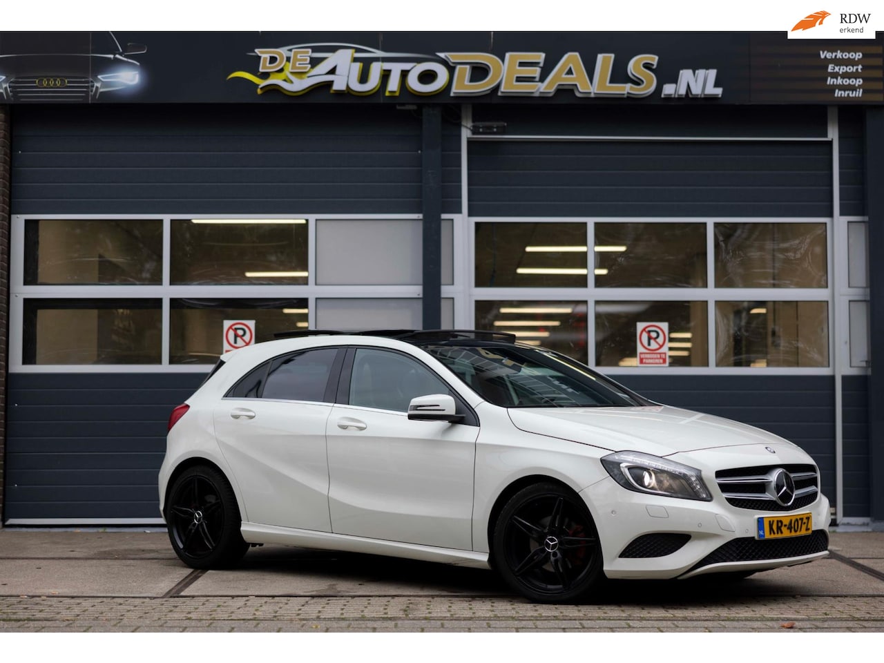Mercedes-Benz A-klasse - 180 AMG PANO/LEER/PDC/NAVI - AutoWereld.nl