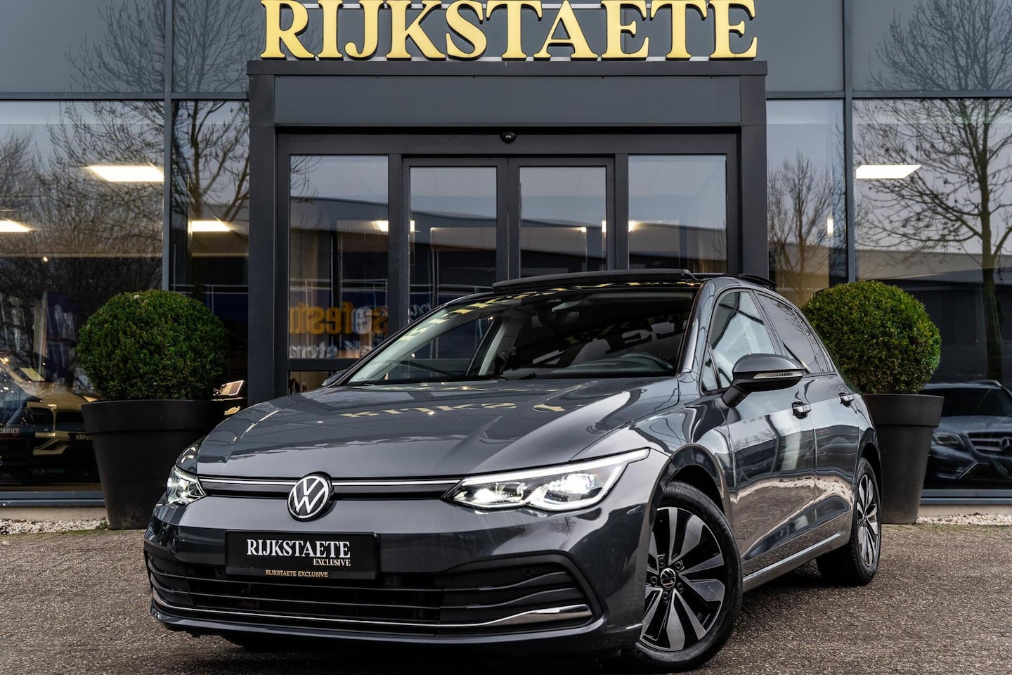 Volkswagen Golf - 2.0 TDI MOVE|PANO|ACC|SFEERVERL.|APP|CAMERA - AutoWereld.nl