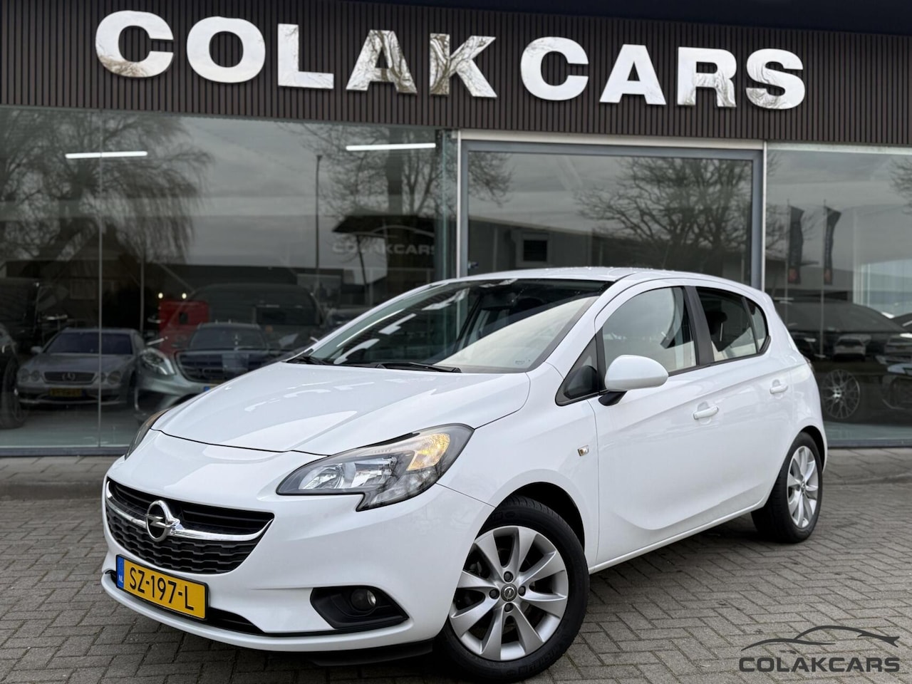 Opel Corsa - 1.4 Favourite -NAP/Navi/Carplay/Trekhaak/GARANTIE - AutoWereld.nl