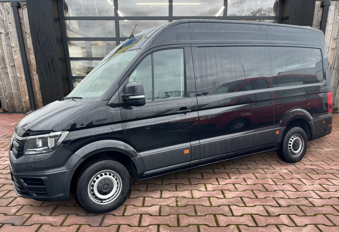 Volkswagen Crafter - 35 2.0 TDI L3H3 Comfortline | Trekhaak | Camera | App-connect | Criuse | Bijrijdersbank | - AutoWereld.nl