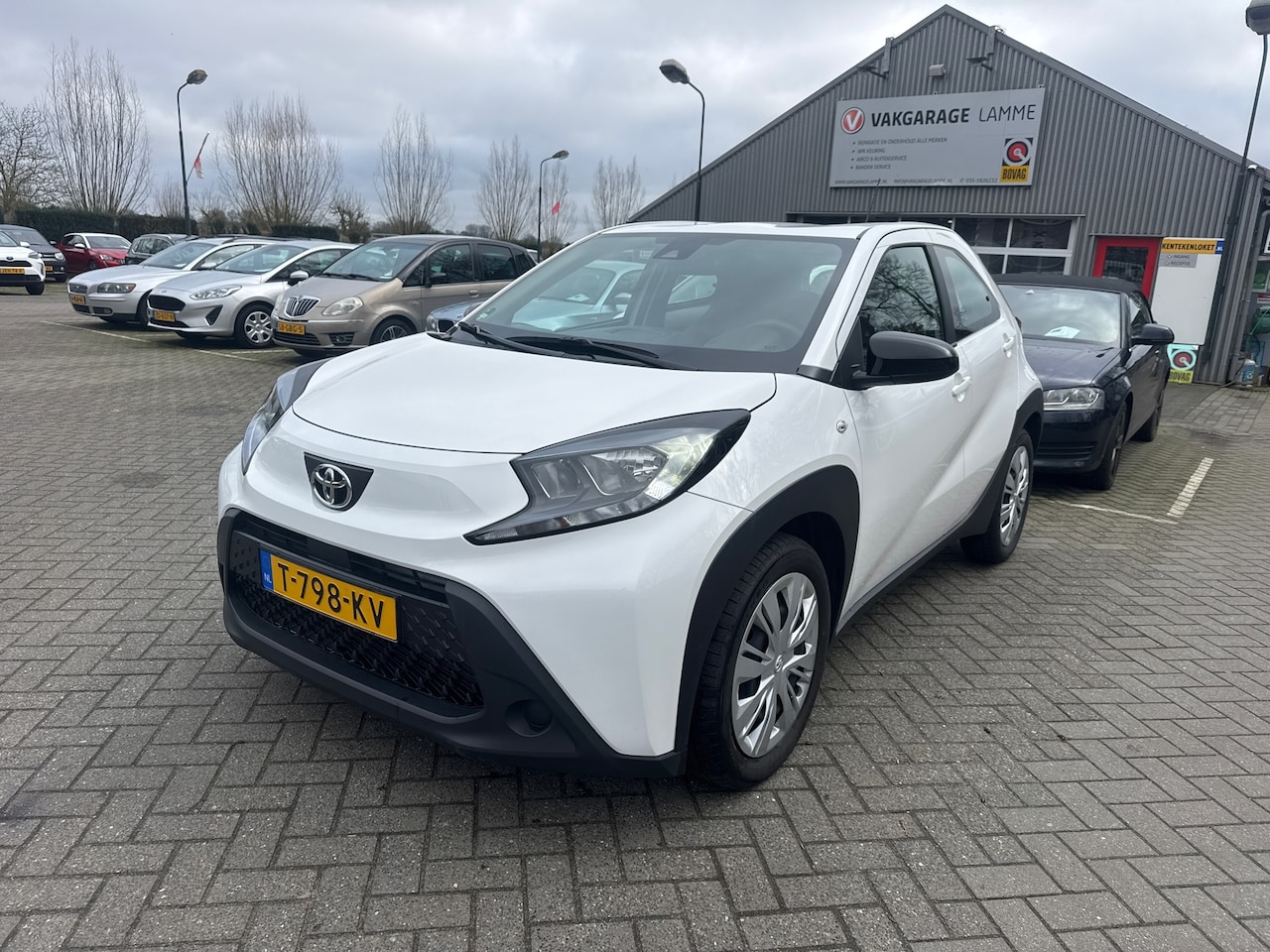 Toyota Aygo X - 1.0 VVT-i MT Play 5drs carplay/camera - AutoWereld.nl