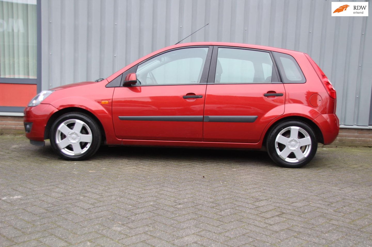 Ford Fiesta - 1.6-16V Futura Automaat 67.000 kms eerste eigenaar - AutoWereld.nl