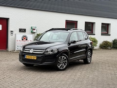 Volkswagen Tiguan - 1.4 TSI 160pk BMT DSG Panoramadak/ Standkachel/ Trekhaak/ Keyless entry/ Camera achter/ St