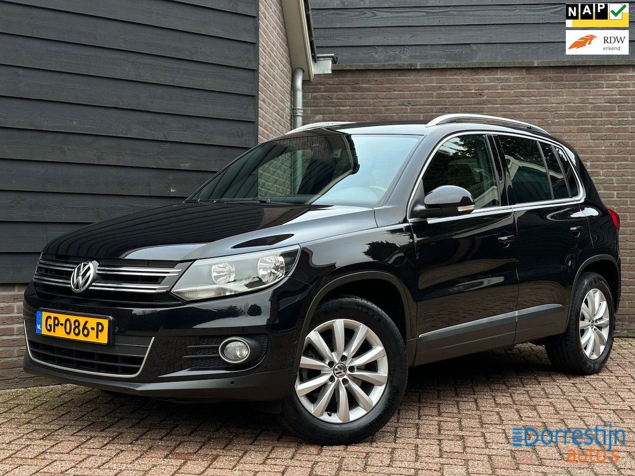 Volkswagen Tiguan - 1.4 TSI Sport&Style | Navi | PDC | Cruise | Stoelverwarming | NAP - AutoWereld.nl