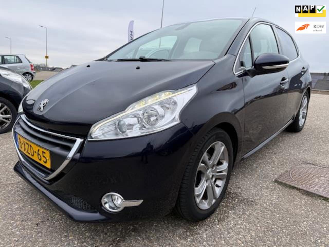 Peugeot 208 - 1.2 VTi Allure Airco Panodak Trekhaak Navi 1eigenaar - AutoWereld.nl