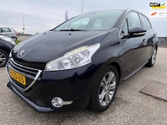 Peugeot 208 - 1.2 VTi Allure Airco Panodak Trekhaak Navi 1eigenaar