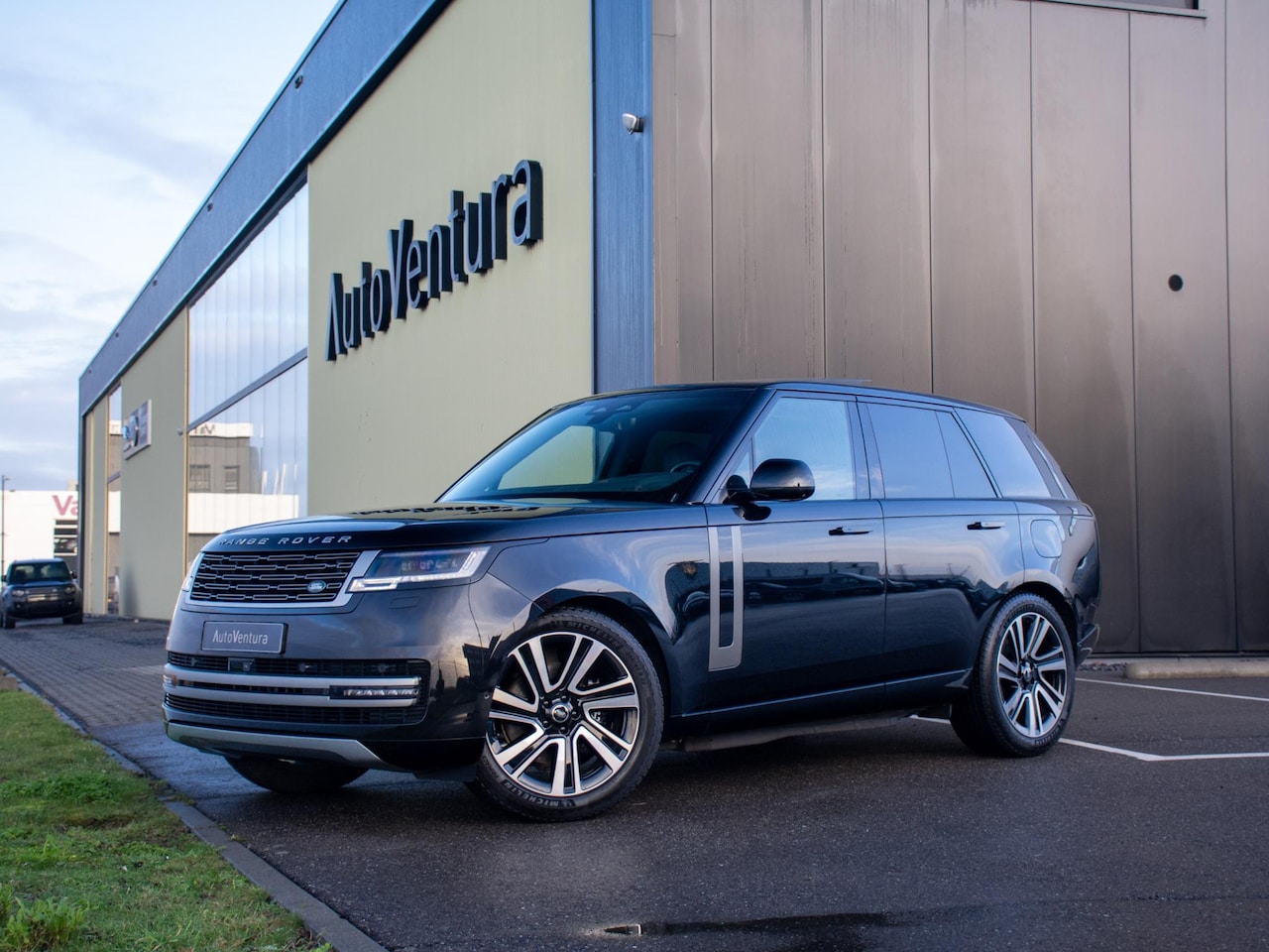 Land Rover Range Rover - 3.0 P460e HSE PHEV l Massage l Schuif-/kantel Pano l Stoelventilatie l Soft Close l Trekha - AutoWereld.nl