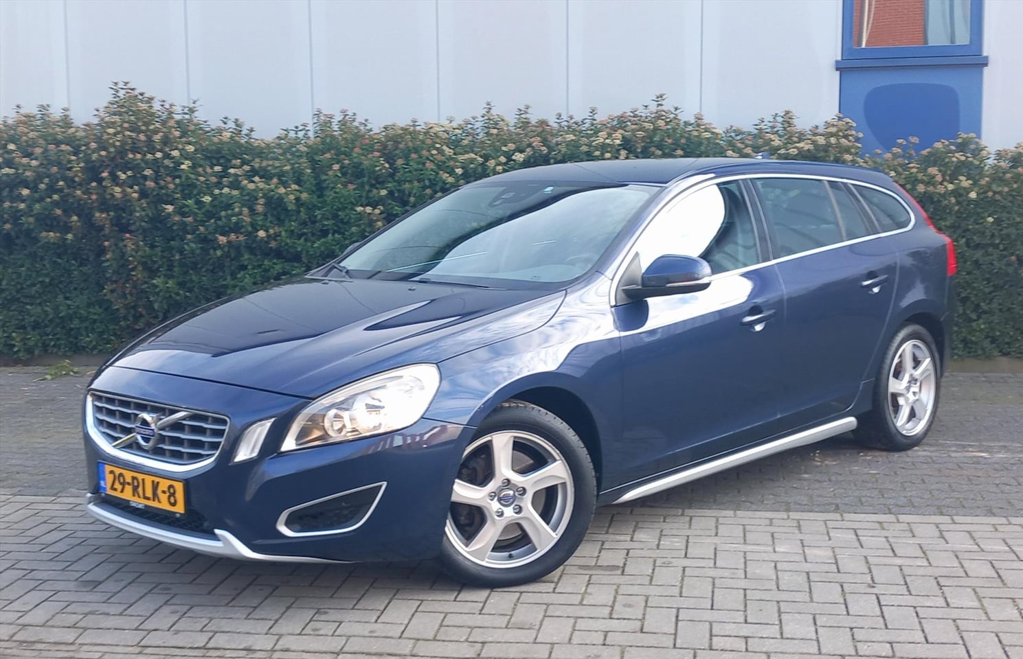 Volvo V60 - 2.0T 149KW AUT6 Momentum - AutoWereld.nl