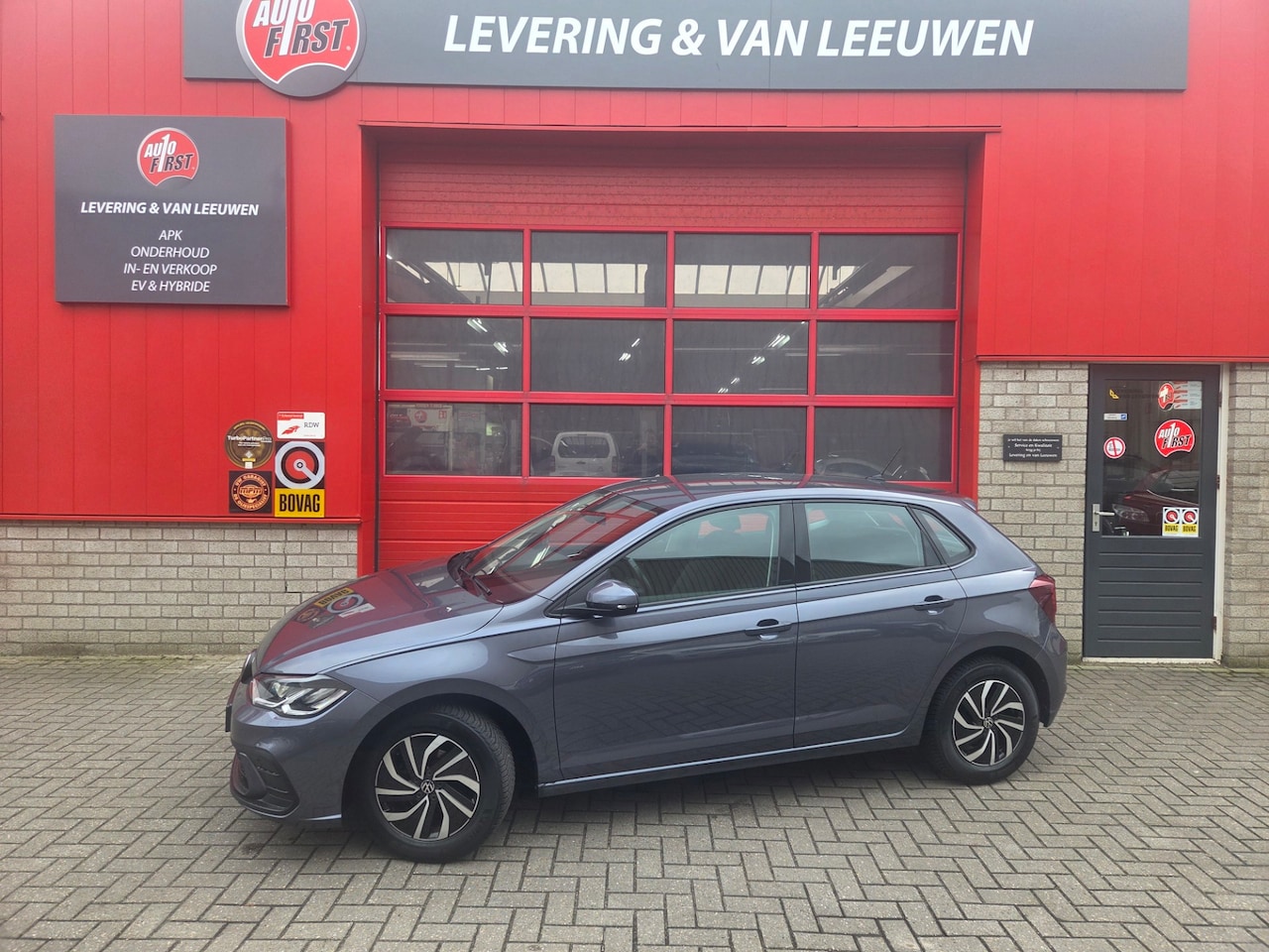 Volkswagen Polo - 1.0 TSI Life Cruise control/ Navigatie/ Apple carplay- Android auto/ LM velgen/ Rijklaarpr - AutoWereld.nl