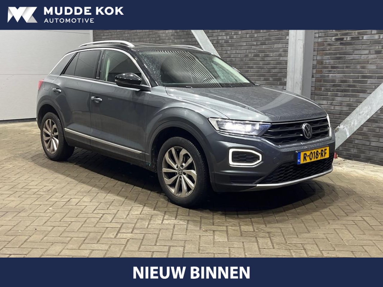 Volkswagen T-Roc - 1.5 TSI Sport Business R | Automaat | Panoramadak | Trekhaak | Stoelverwarming | Camera - AutoWereld.nl