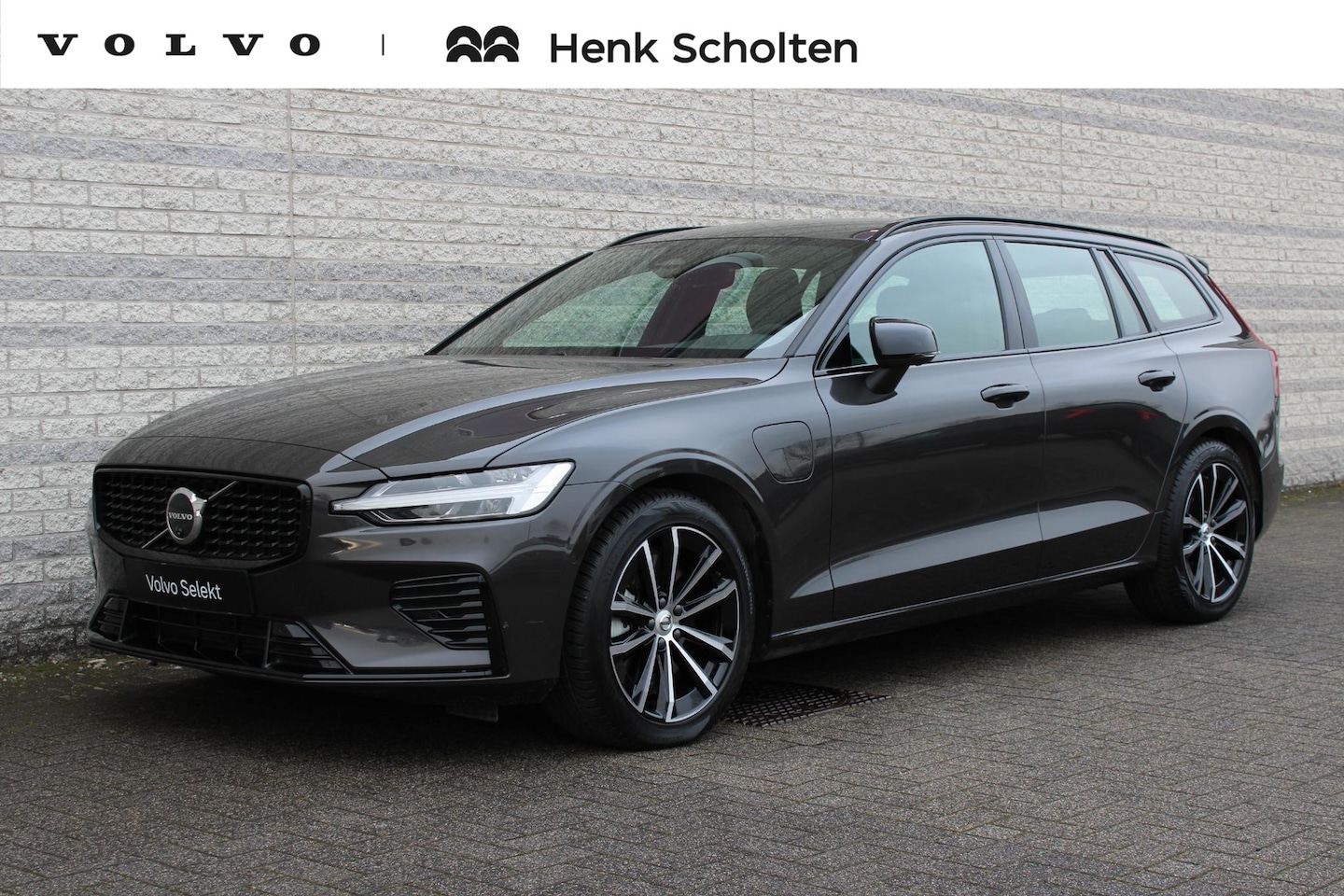 Volvo V60 - T6 Plug-in hybrid AWD Plus Dark | Trekhaak | Rondom zichtcamera | Verwarmbare voorstoelen+ - AutoWereld.nl