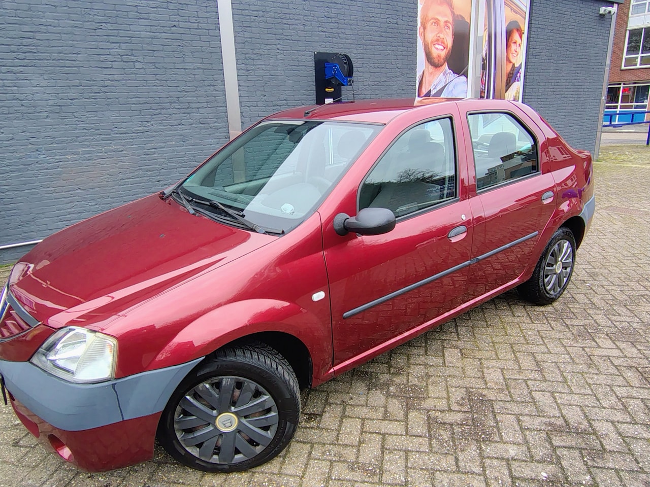 Dacia Logan - 1.6 Lauréate - AutoWereld.nl
